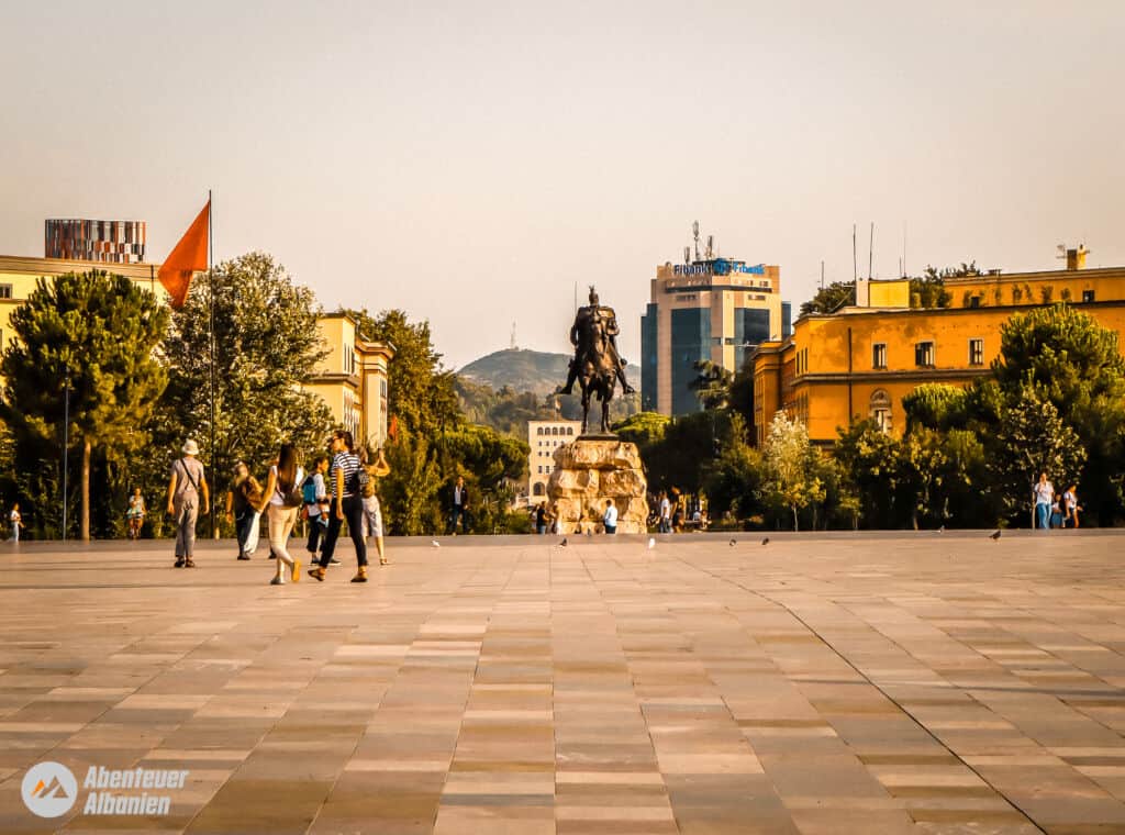 Tirana Tipps - Skanderbeg Platz im Zentrum der Hauptstadt Albaniens