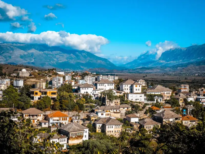 Gjirokaster Albanien - Häuser am Hügel